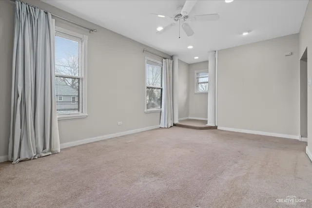 $1,200 | 217 Washburn Street, Elgin, IL 60123