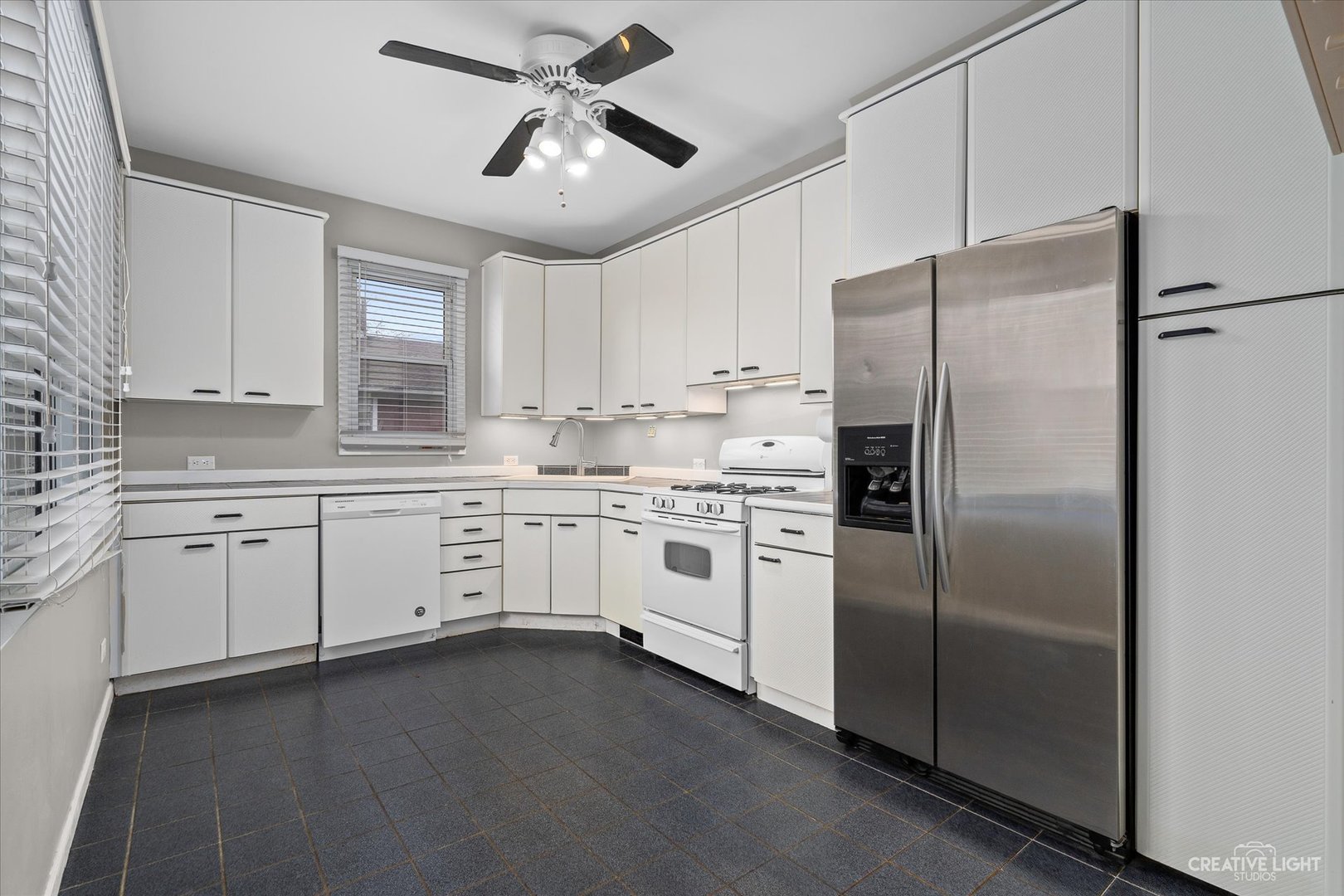 217 Washburn Street Elgin, IL 60123 - Photo 9 of 17