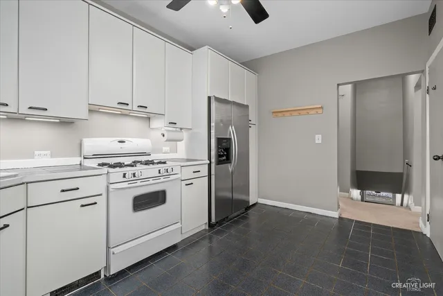 $1,200 | 217 Washburn Street, Elgin, IL 60123