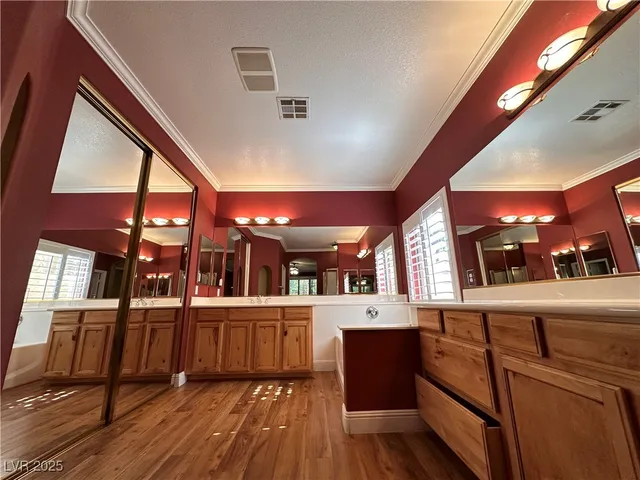 $2,800 | 721 White Falcon Street, Las Vegas, NV 89144