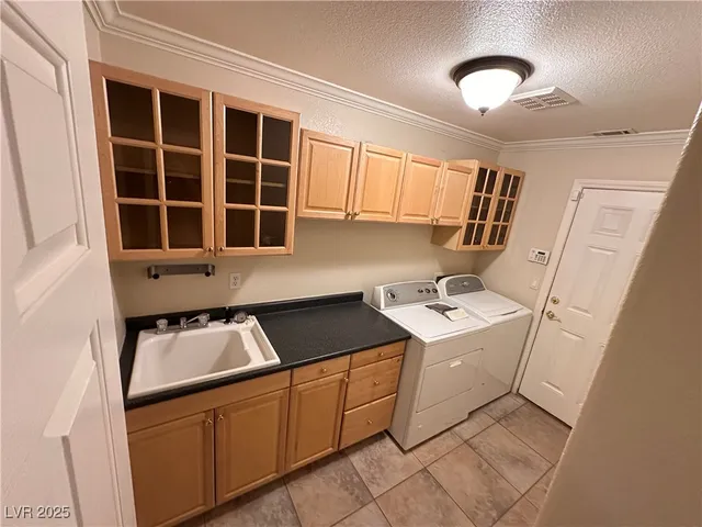 $2,800 | 721 White Falcon Street, Las Vegas, NV 89144