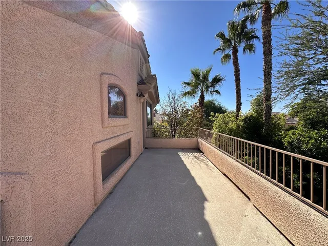 $2,800 | 721 White Falcon Street, Las Vegas, NV 89144