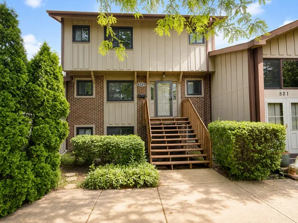 $2,800 | 523 Club House Circle, Roselle, IL 60172