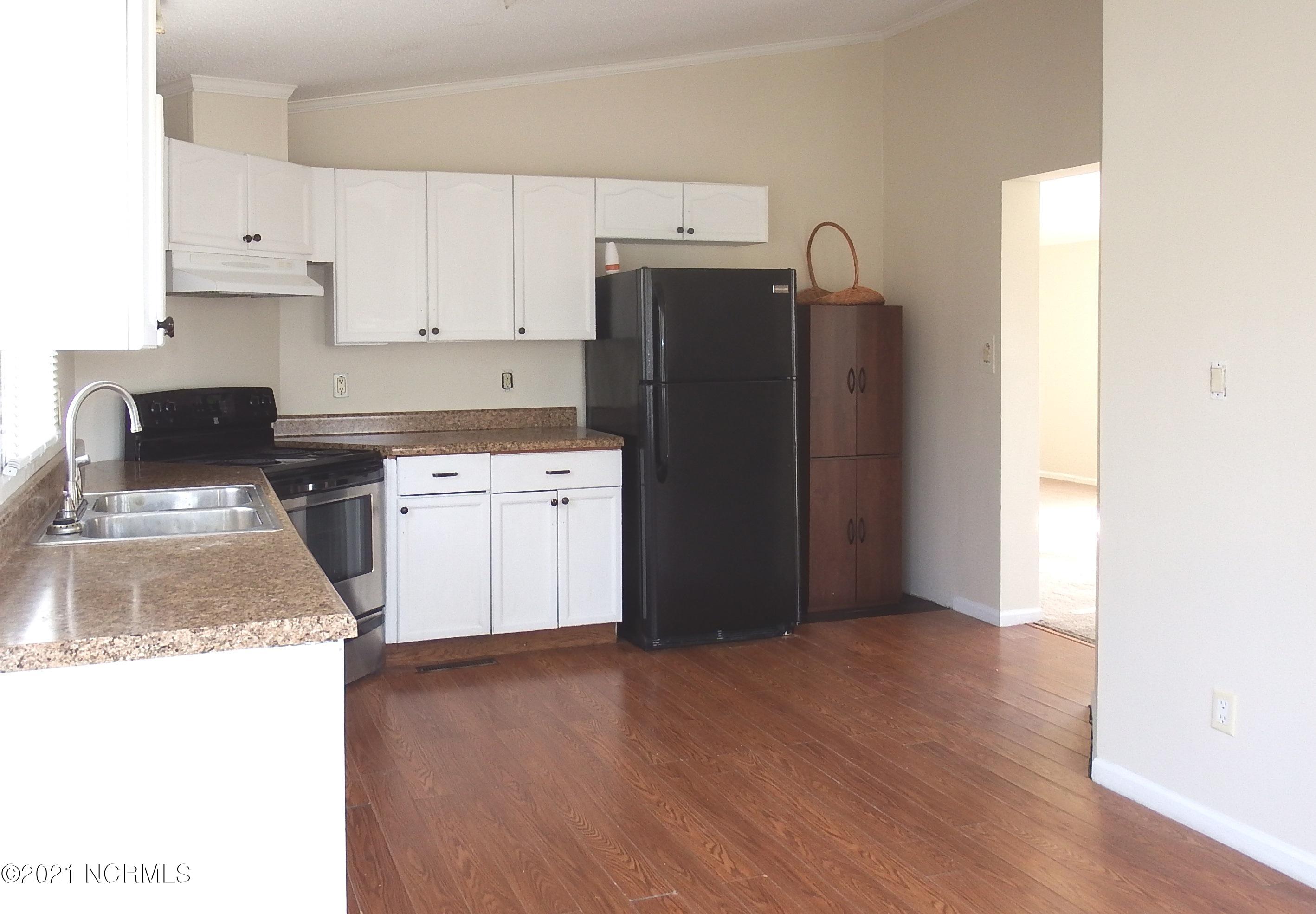 103 Moores Landing Road Hampstead, NC 28443 - Photo 11 of 41 Kitchen