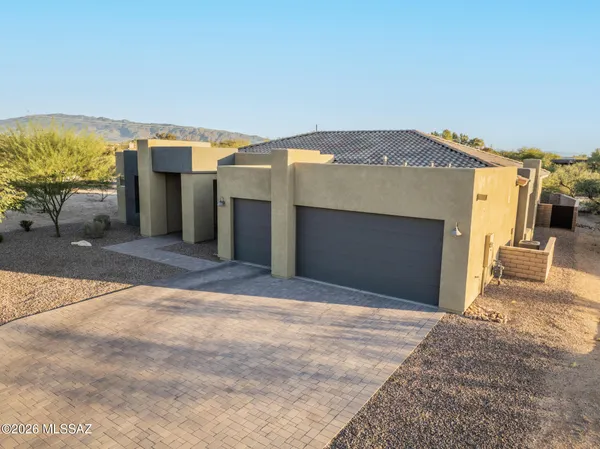 $869,995 | 8882 East Placita Rio De Vidrio, Tucson, AZ 85749