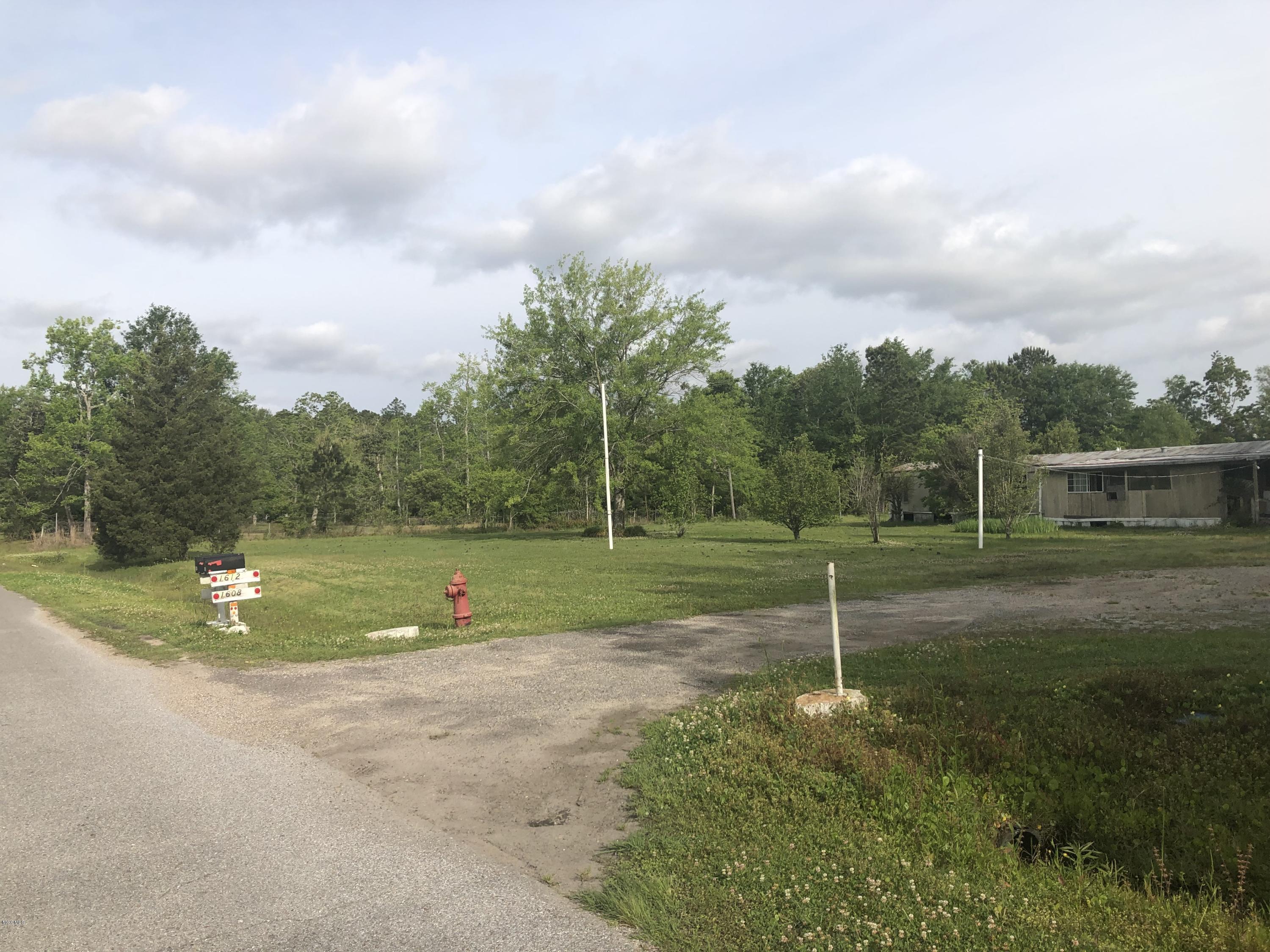 1612 Laurelglen Road Gautier, MS 39553 - Photo 2 of 16 IMG_0927