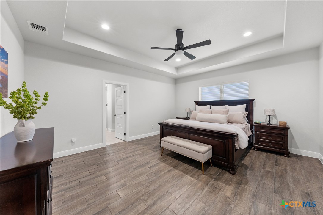 979 Inka Road Salado, TX 76571 - Photo 21 of 47 Primary Bedroom