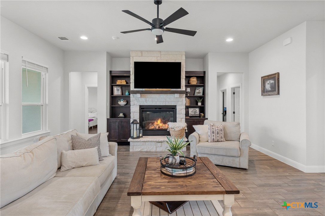 979 Inka Road Salado, TX 76571 - Photo 9 of 47 Living Room