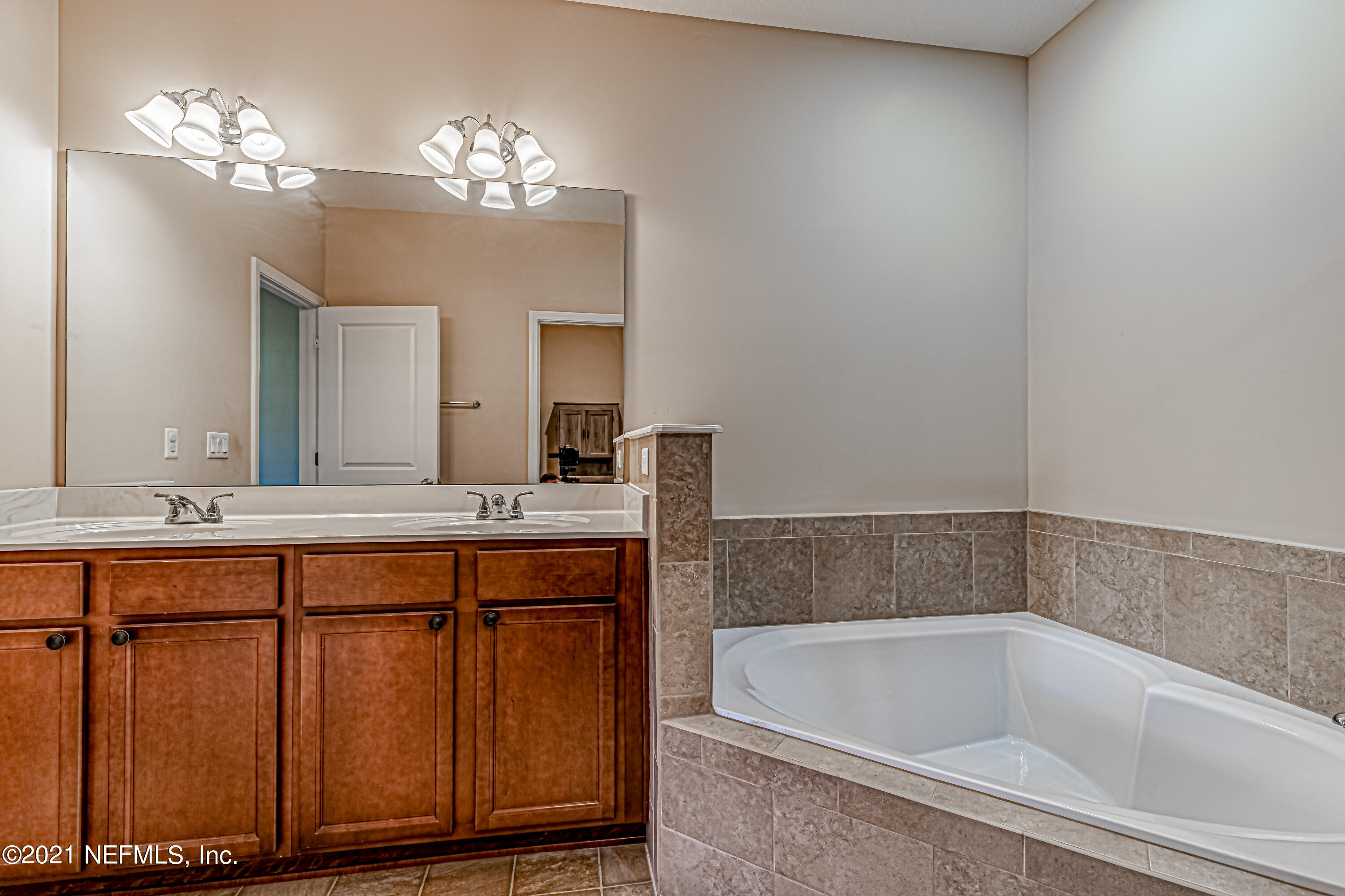 3071 Chestnut Ridge Way Orange Park, FL 32065 - Photo 21 of 51 26-Master Bathroom
