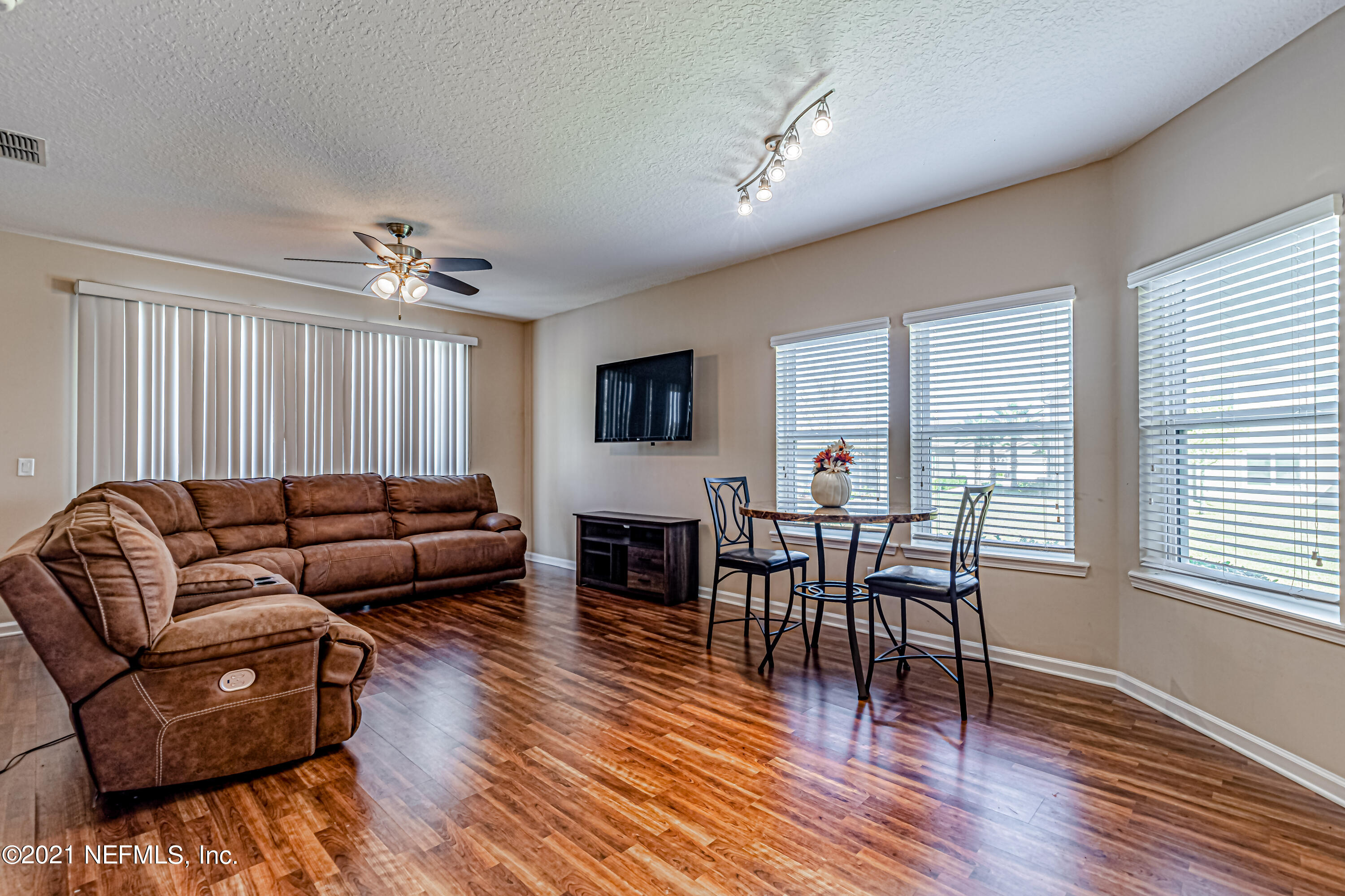 3071 Chestnut Ridge Way Orange Park, FL 32065 - Photo 8 of 51 9-Living Room