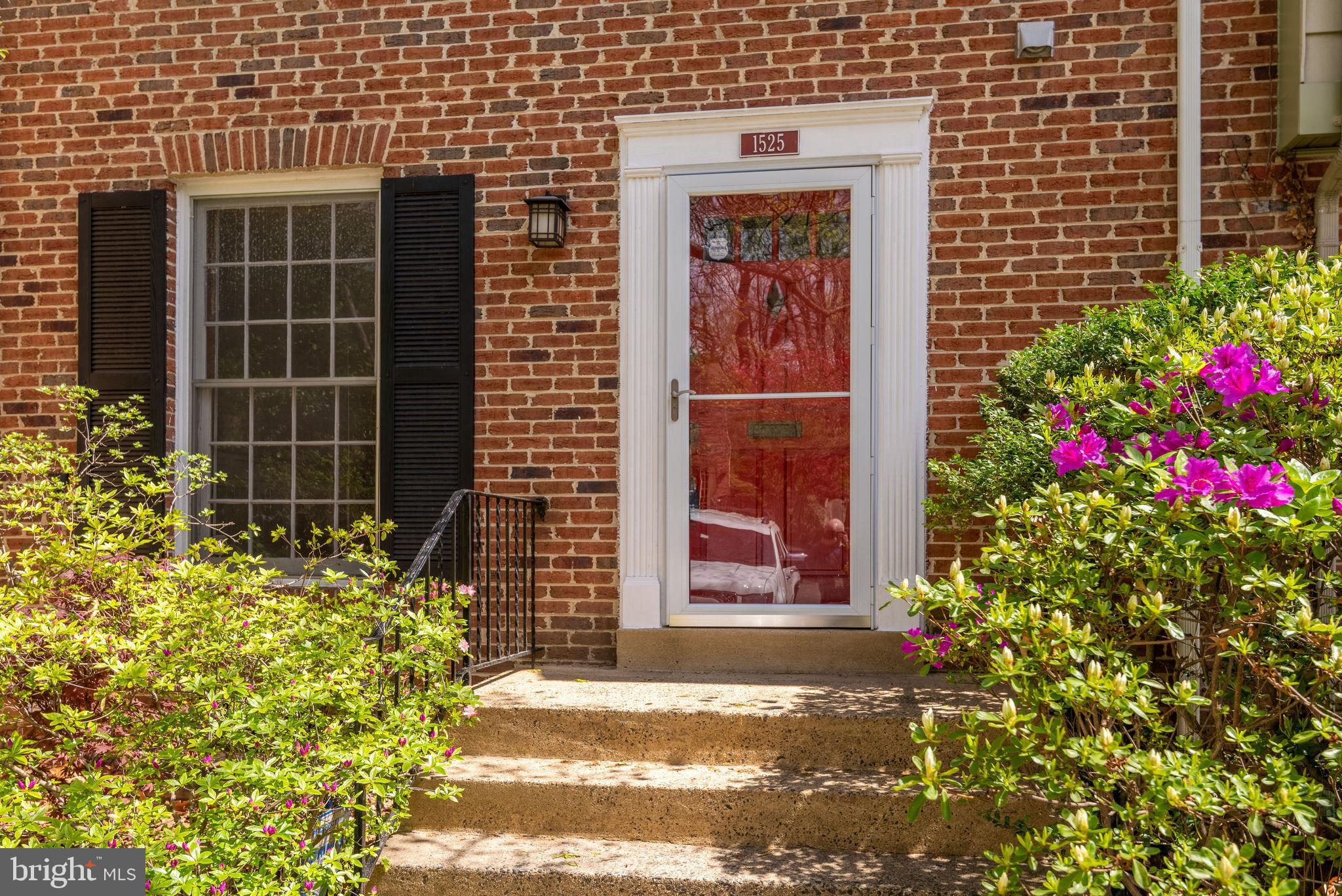 1525 Chatham Colony Court Reston, VA 20190 - Photo 2 of 48