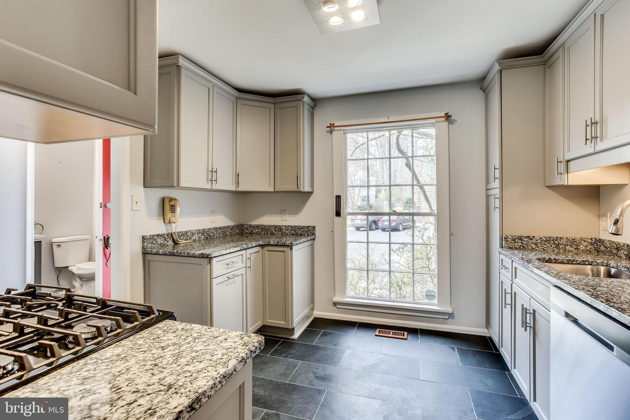 1525 Chatham Colony Court Reston, VA 20190 - Photo 13 of 48