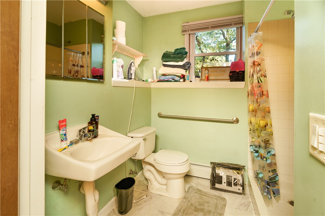 111 Brightside Avenue Warwick, RI 02889 - Photo 13 of 26