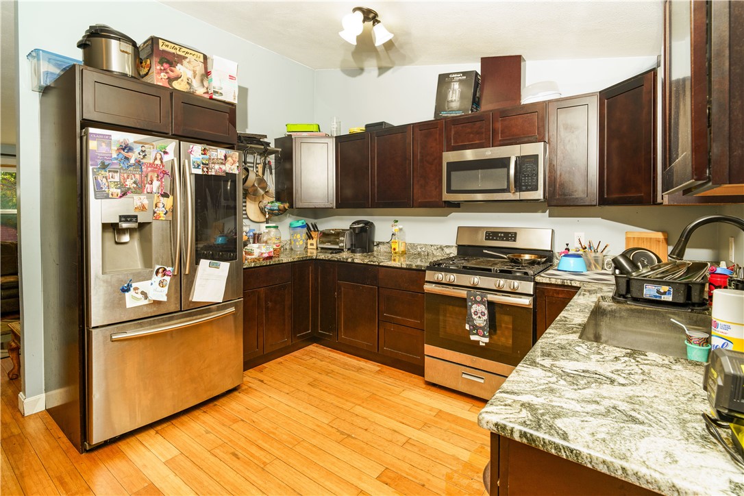 111 Brightside Avenue Warwick, RI 02889 - Photo 5 of 26