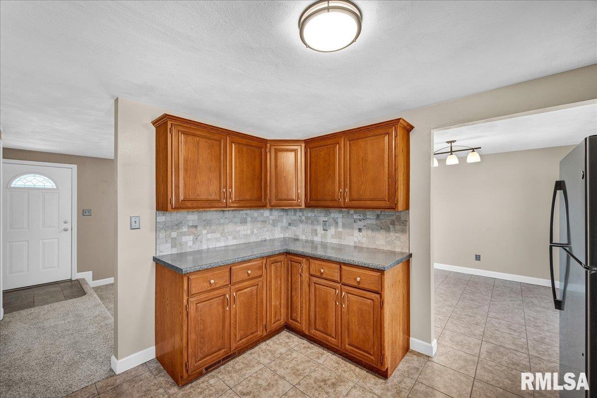 123 Kickapoo Drive East Peoria, IL 61611 - Photo 3 of 35