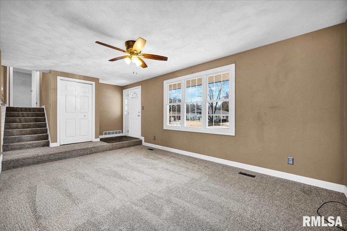 123 Kickapoo Drive East Peoria, IL 61611 - Photo 7 of 35