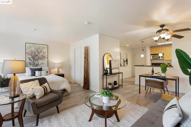 $289,500 | 6400 Christie Avenue, Unit 1211, Emeryville, CA 94608