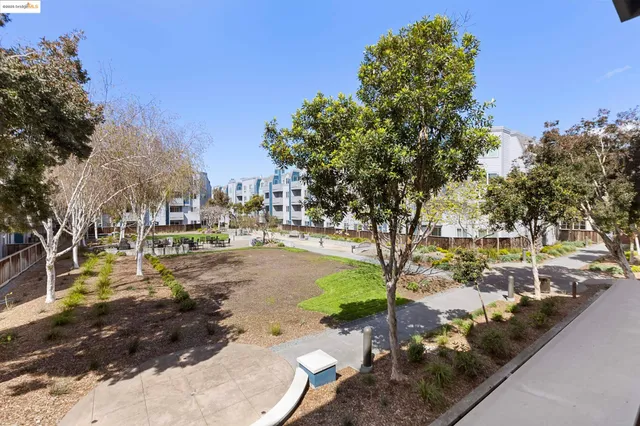 $289,500 | 6400 Christie Avenue, Unit 1211, Emeryville, CA 94608