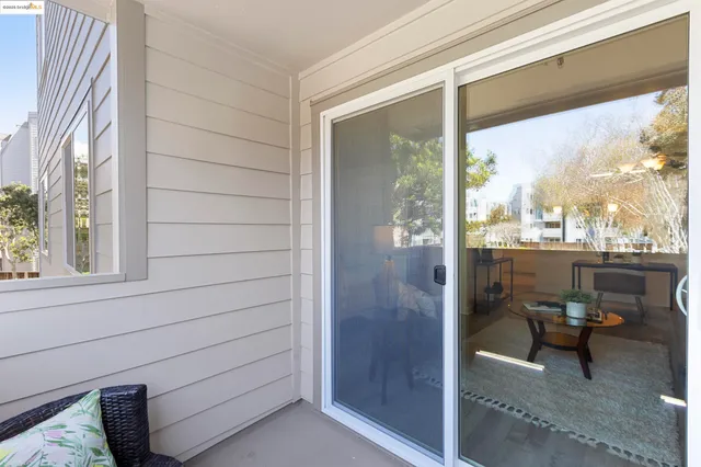 $289,500 | 6400 Christie Avenue, Unit 1211, Emeryville, CA 94608