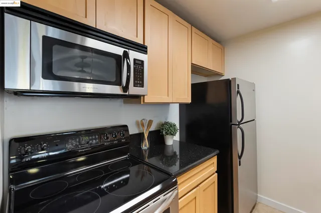 $289,500 | 6400 Christie Avenue, Unit 1211, Emeryville, CA 94608