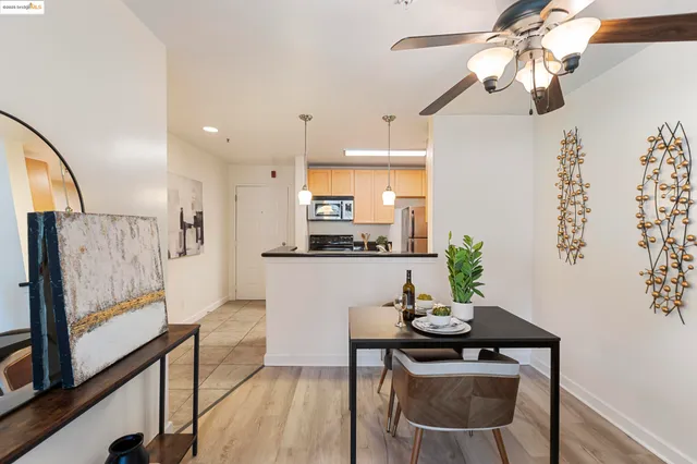 $289,500 | 6400 Christie Avenue, Unit 1211, Emeryville, CA 94608