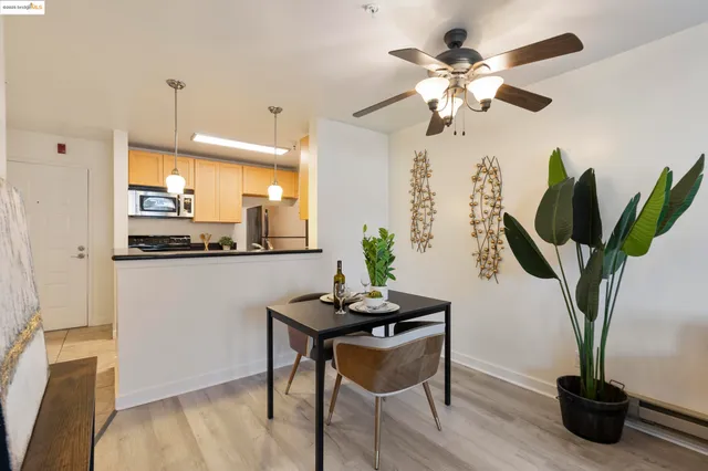 $289,500 | 6400 Christie Avenue, Unit 1211, Emeryville, CA 94608