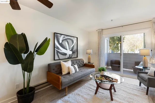 $289,500 | 6400 Christie Avenue, Unit 1211, Emeryville, CA 94608