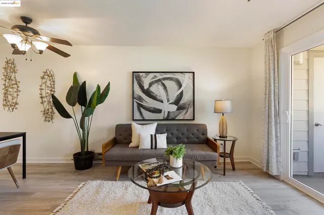 $289,500 | 6400 Christie Avenue, Unit 1211, Emeryville, CA 94608