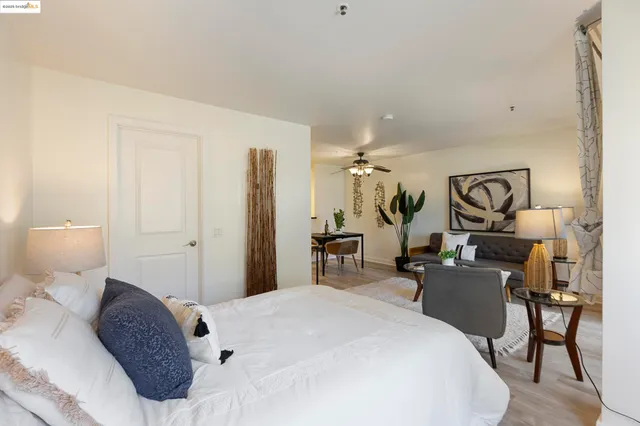 $289,500 | 6400 Christie Avenue, Unit 1211, Emeryville, CA 94608