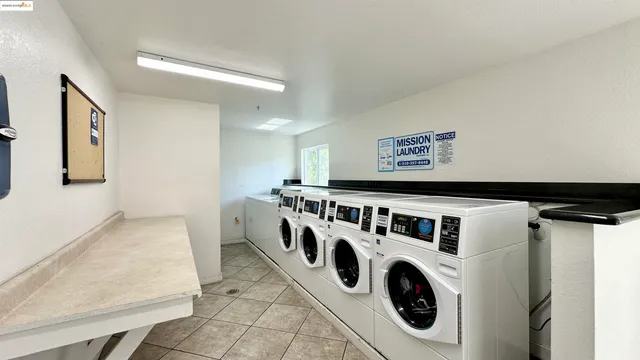 $289,500 | 6400 Christie Avenue, Unit 1211, Emeryville, CA 94608