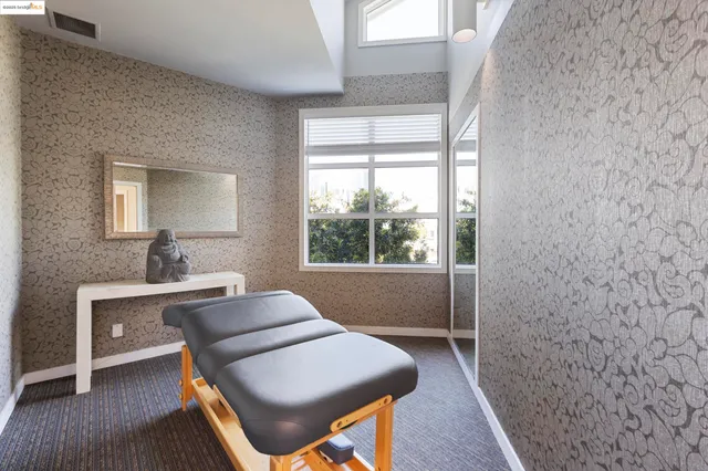 $289,500 | 6400 Christie Avenue, Unit 1211, Emeryville, CA 94608