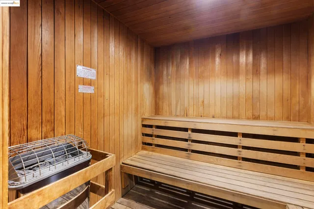 $289,500 | 6400 Christie Avenue, Unit 1211, Emeryville, CA 94608