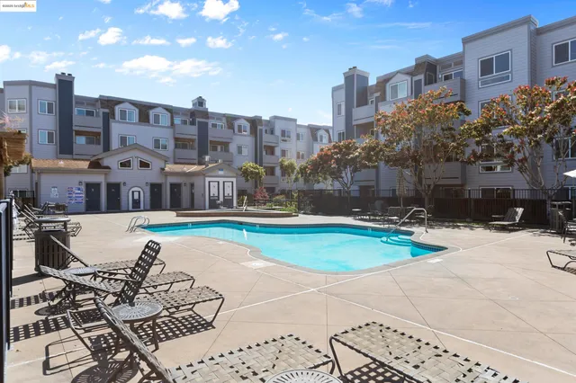 $289,500 | 6400 Christie Avenue, Unit 1211, Emeryville, CA 94608