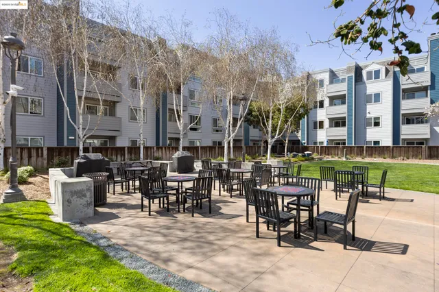 $289,500 | 6400 Christie Avenue, Unit 1211, Emeryville, CA 94608