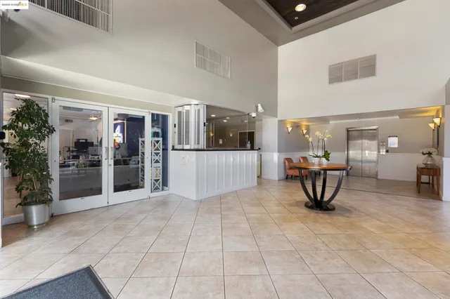 $289,500 | 6400 Christie Avenue, Unit 1211, Emeryville, CA 94608