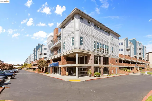$289,500 | 6400 Christie Avenue, Unit 1211, Emeryville, CA 94608