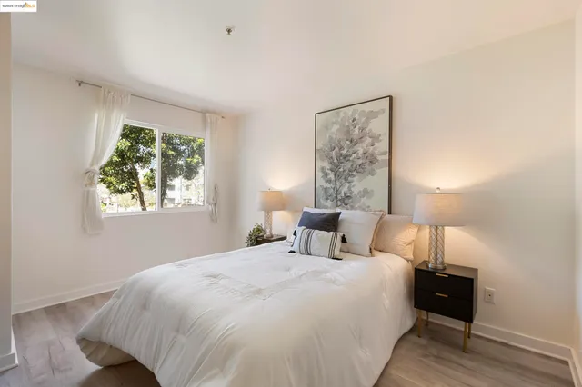 $289,500 | 6400 Christie Avenue, Unit 1211, Emeryville, CA 94608