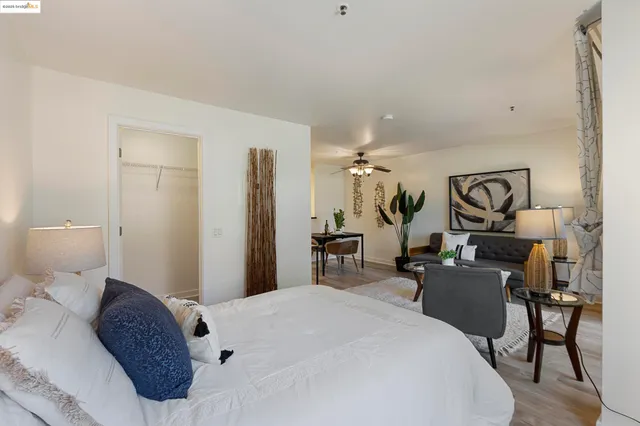 $289,500 | 6400 Christie Avenue, Unit 1211, Emeryville, CA 94608