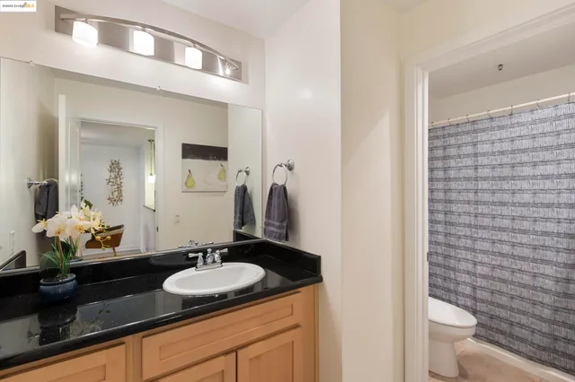 $289,500 | 6400 Christie Avenue, Unit 1211, Emeryville, CA 94608