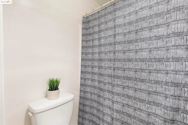 $289,500 | 6400 Christie Avenue, Unit 1211, Emeryville, CA 94608