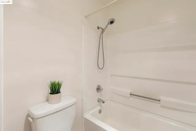 $289,500 | 6400 Christie Avenue, Unit 1211, Emeryville, CA 94608