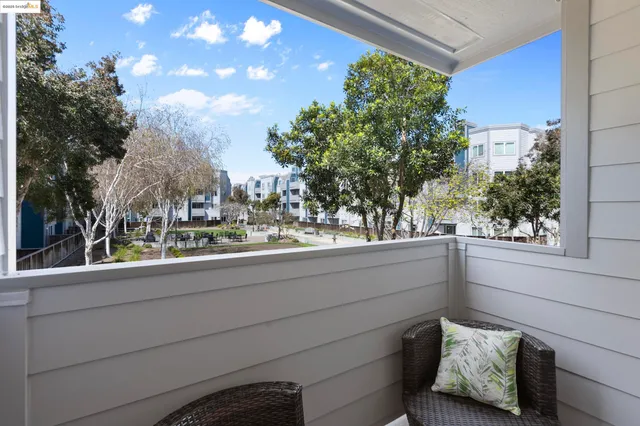 $289,500 | 6400 Christie Avenue, Unit 1211, Emeryville, CA 94608