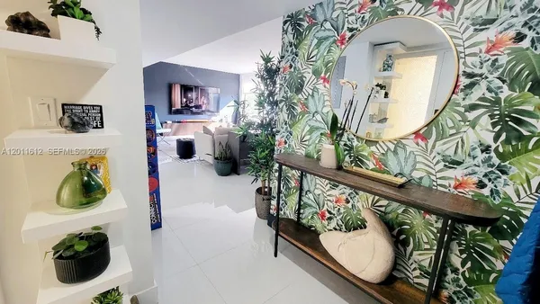 a view of entryway with livingroom