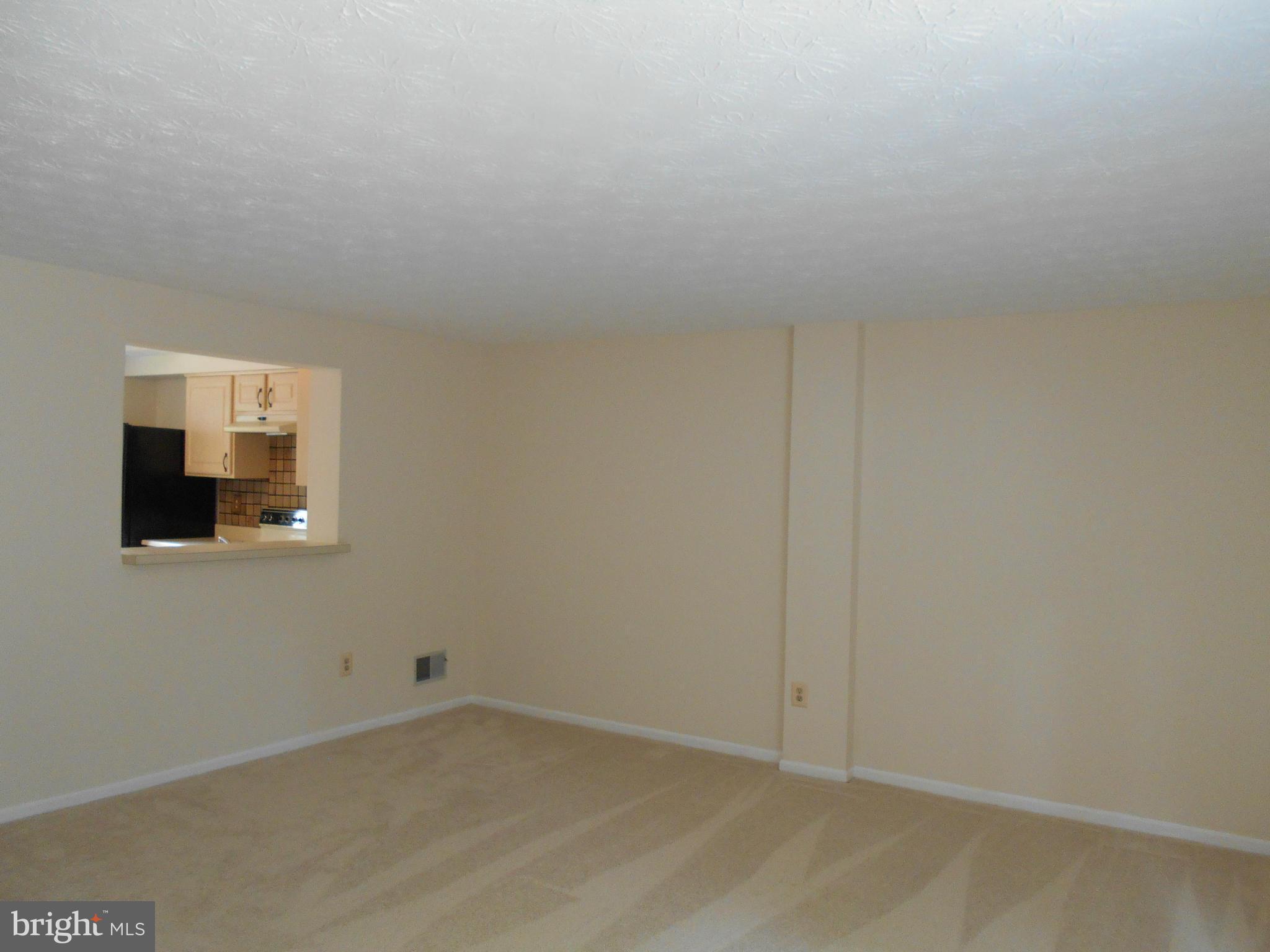 15727 Haynes Road Laurel, MD 20707 - Photo 11 of 22 Living Room