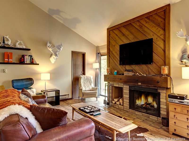 1937 Soda Ridge Road, Unit 1137 Keystone, CO 80435 - Photo 2 of 16 Living Room.