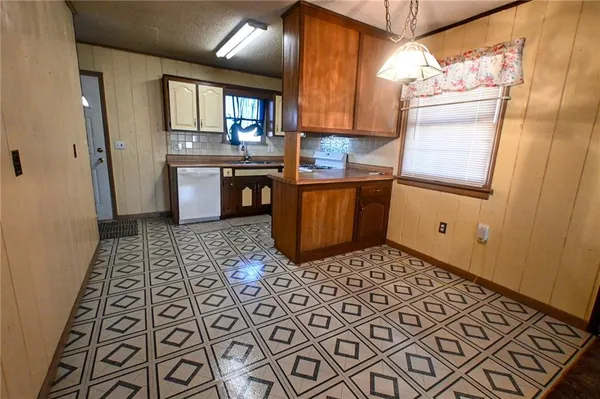 $199,900 | 10305 Northeast 1205 Private Road, Osceola, MO 64776