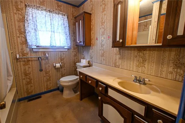 $199,900 | 10305 Northeast 1205 Private Road, Osceola, MO 64776