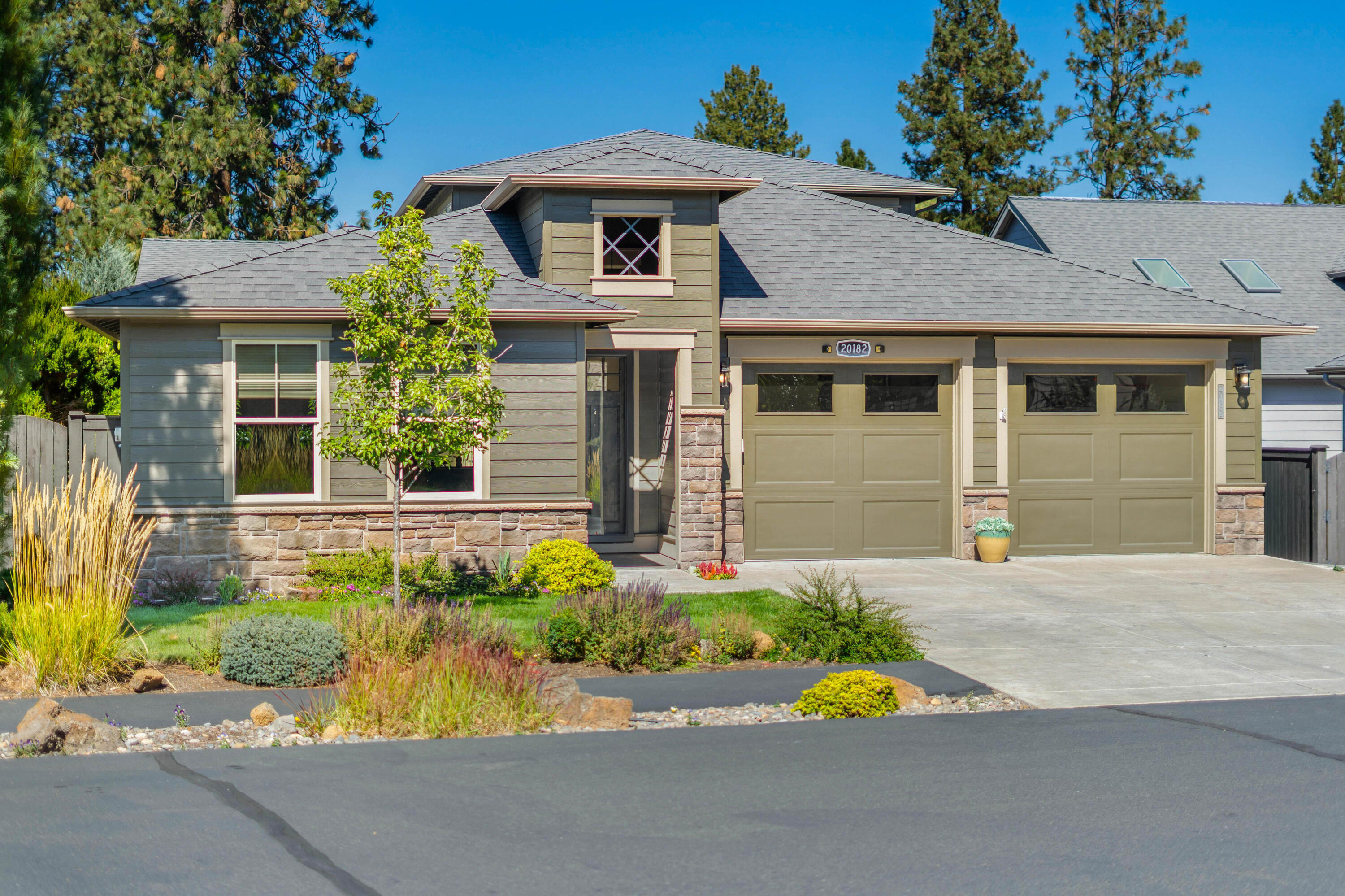 20182 Stonegate Drive Bend, OR 97702 - Photo 2 of 50 DSC00495-2