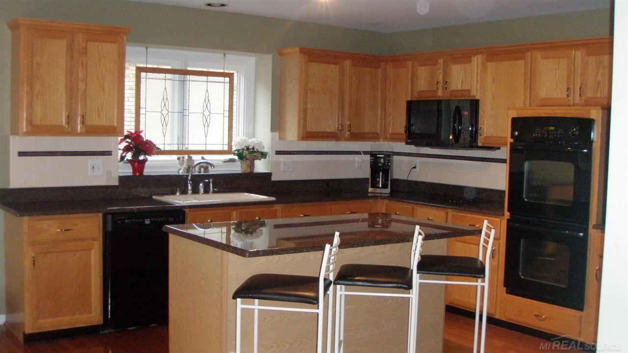 2181 Clinton View Circle Rochester Hills, MI 48309 - Photo 9 of 33