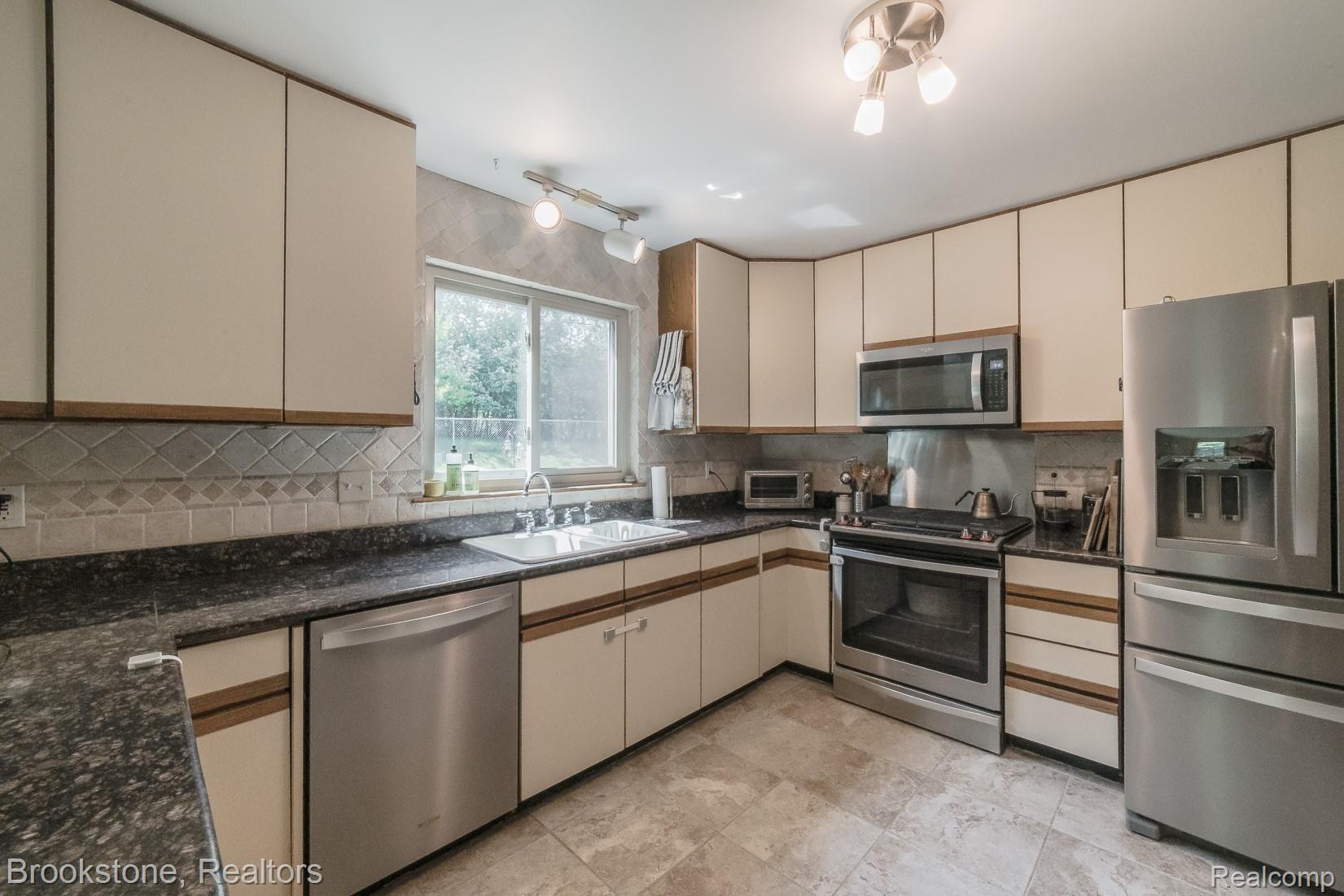 6659 Warren Road Ann Arbor, MI 48105 - Photo 17 of 48 6659 Warren Rd-18.jpg